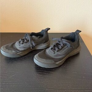 Vans UltraRange Sneaker (Womens)- Size 7